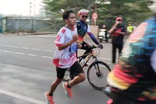 Peraih penghargaan juara pertama katagori pelajaran